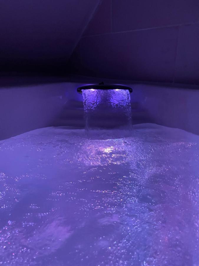 Le Nid d'Amour 2pers / wifi / sauna Houssen Exterior foto