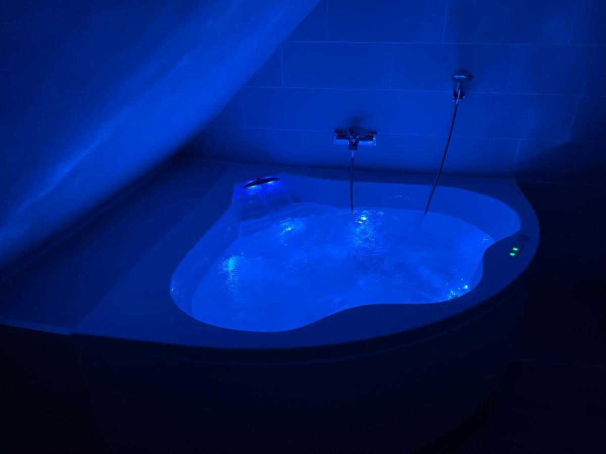 Le Nid d'Amour 2pers / wifi / sauna Houssen Exterior foto